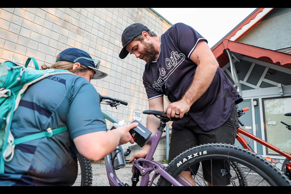Terry Larouche, right, gives tips on bike maintenance to Canmore resident Emily Gorda at the crash course on bike maintenance hosted by the Canmore Young Adult Network (CYAN) in collaboration with Bicycle Cafe Canmore at the back parking lot of the Bicycle Cafe on Thursday (May 18). JUNGMIN HAM RMO PHOTO 
