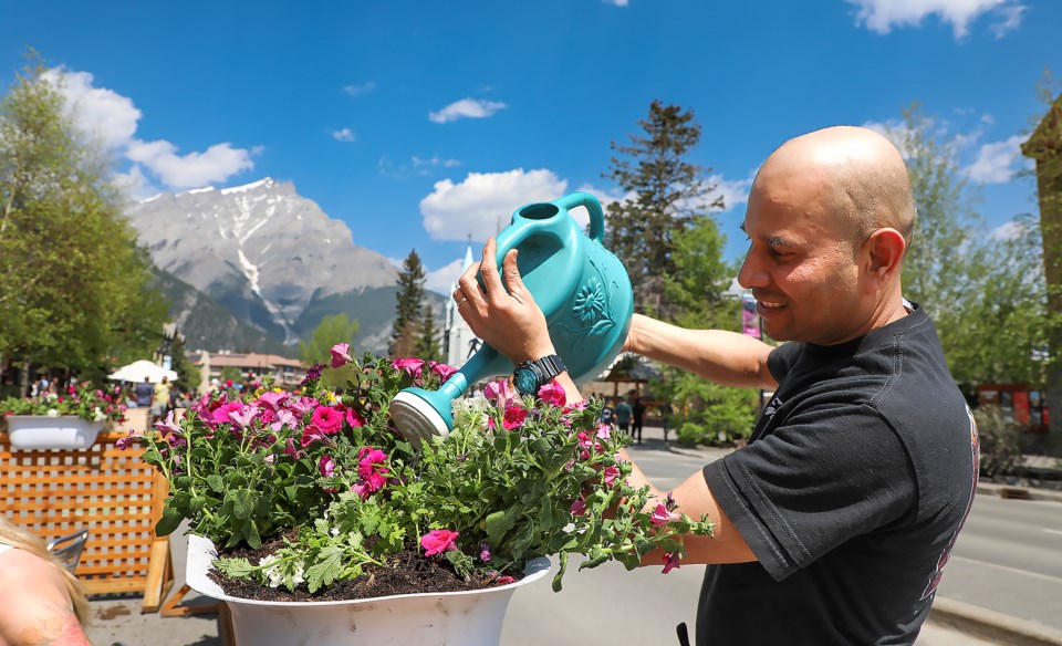 20230519-pedestrian-zone-reopen-banff-avenue-jh-0004