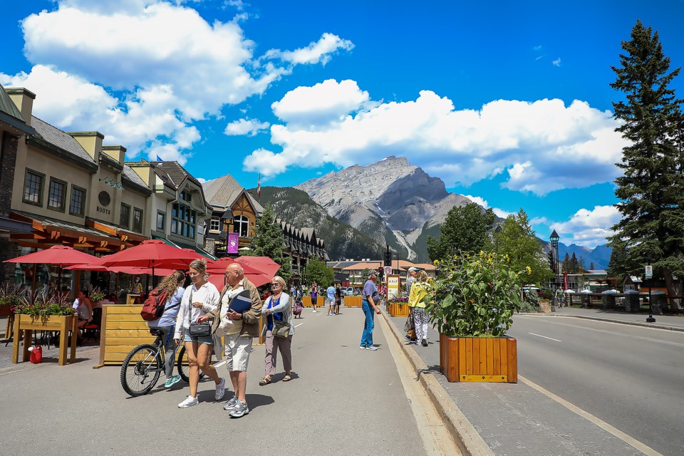 20230630-banff-downtown-pedestrian-zone-jh-0001