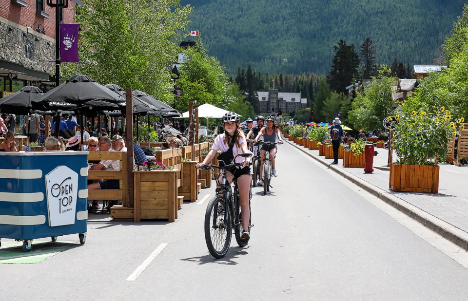 20230630-banff-downtown-pedestrian-zone-jh-0003