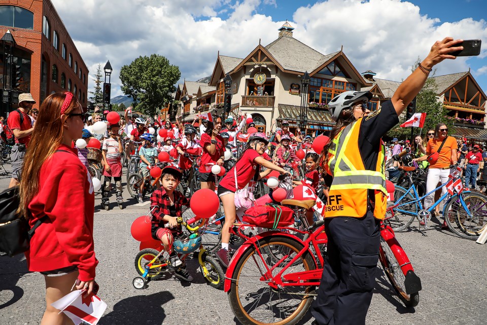 20230701-canada-day-wheelers-parade-in-banff-jh-0009