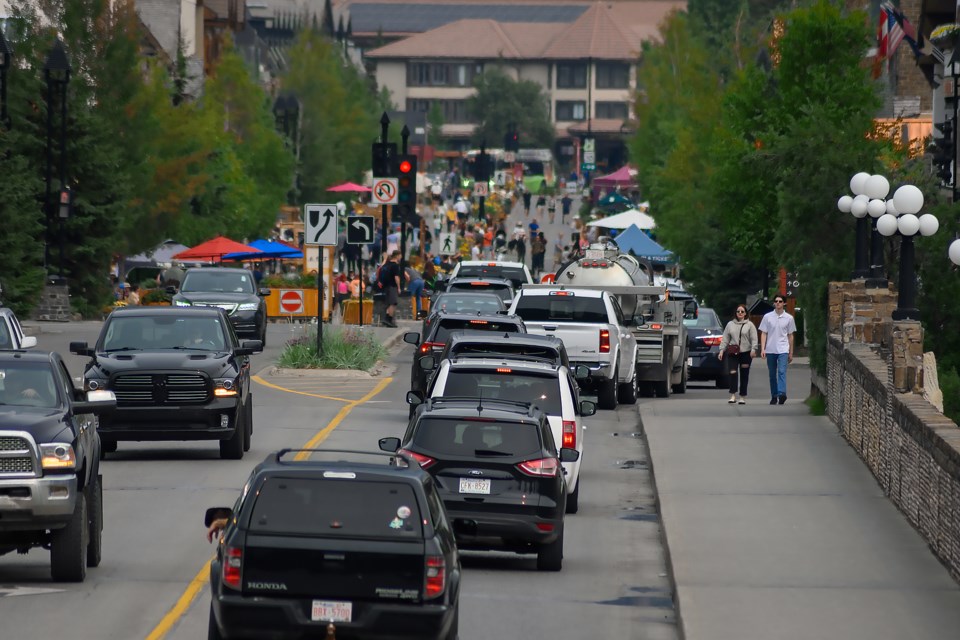 Cars and people line Banff’s downtown on Monday (August 7). With it being a long weekend Banff became a hot spot with parking lots reaching capacity, large crowds on main street and even Lake Louise briefly closing due to overcrowding. MATTHEW THOMPSON RMO PHOTO