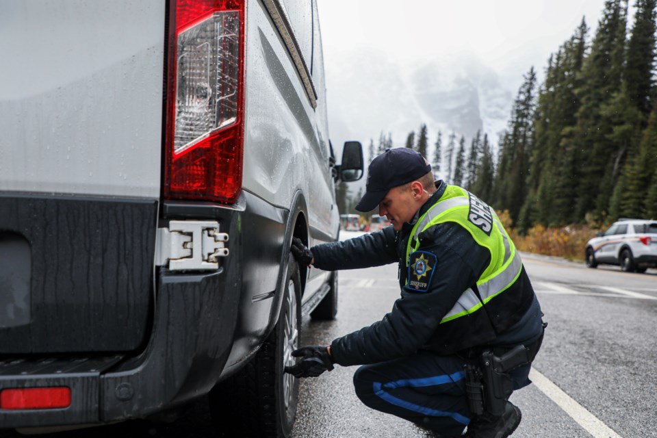 20230928-lake-louise-rcmp-and-provincial-partners-to-conduct-commercial-vehicle-inspections-jh-0004