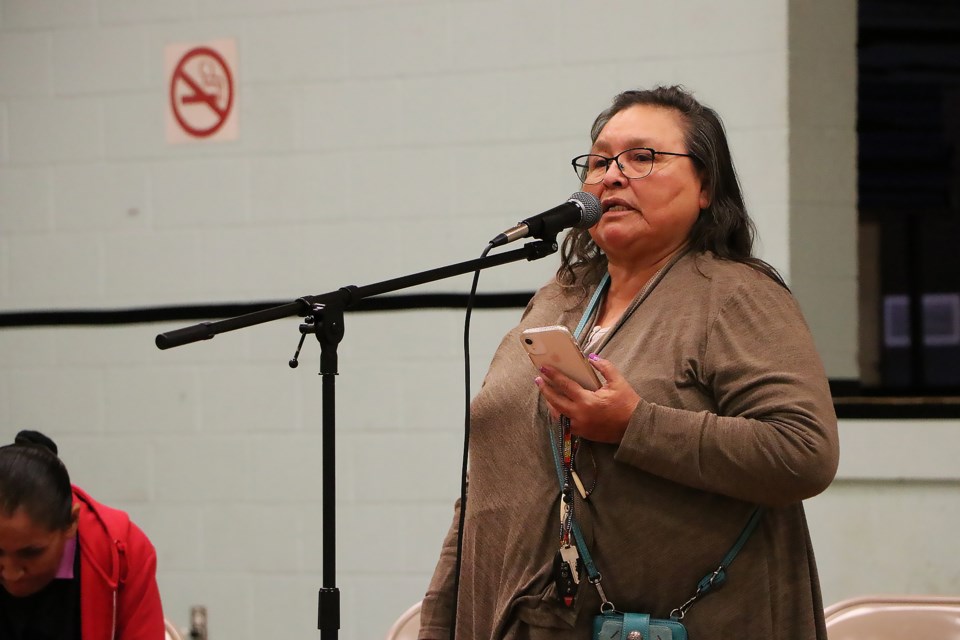 Chiniki Coun. Verna Powderface addresses a crowd of about 50 people at the Morley Gymnasium in Mînî Thnî Thursday (Oct. 19). Îyârhe Nakoda First Nation elders called for a meeting with the Nation's chiefs and council over financial transparency concerns.

JESSICA LEE RMO PHOTO