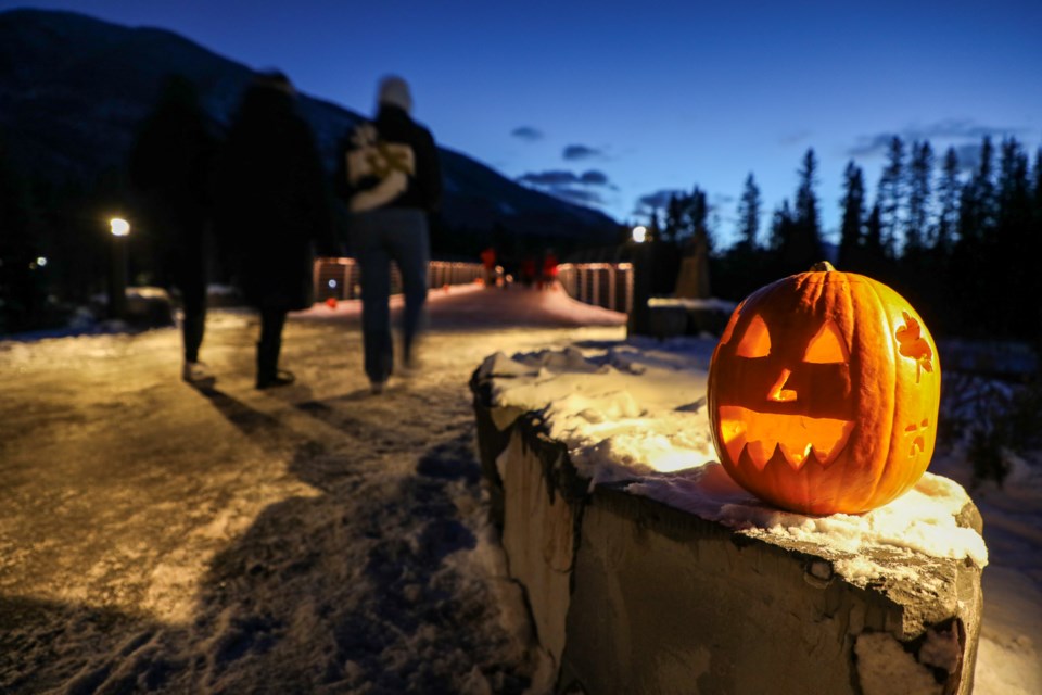 After sunset, a gorgeous pumpkin walk from Banff Central Park to the Recreation Grounds took place on Friday (Oct. 27). JUNGMIN HAM RMO PHOTO 
