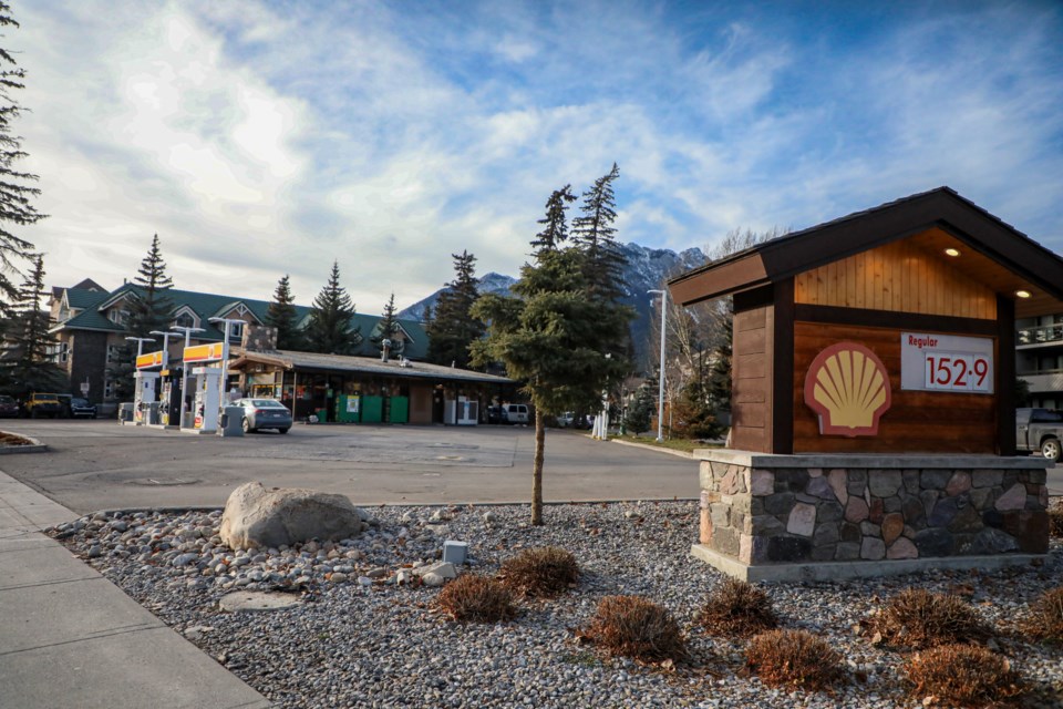 Shell gas station at 435 Banff Avenue on Thursday (Nov. 9). JUNGMIN HAM RMO PHOTO