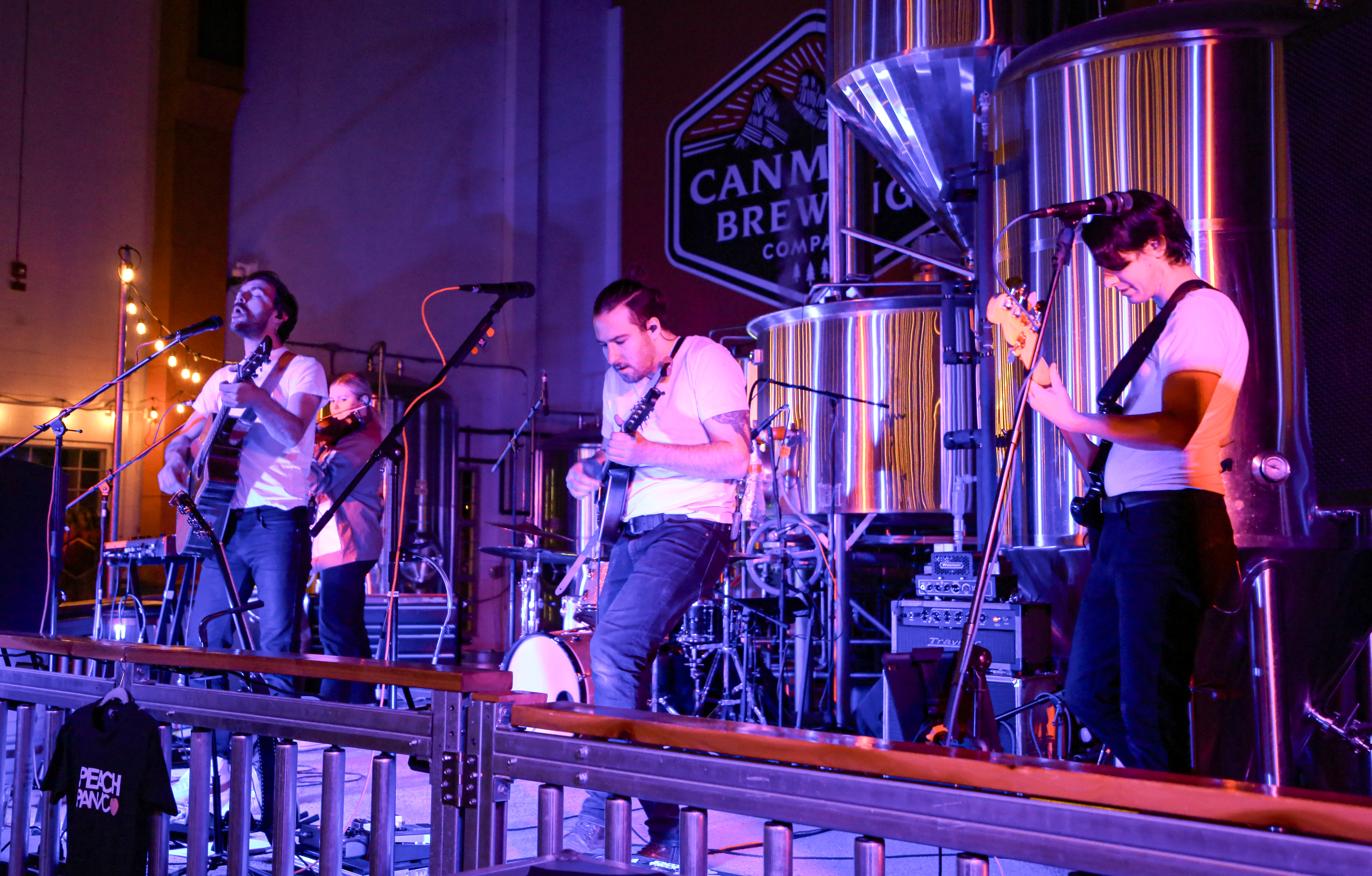 PHOTOS Indie rock spirit night with Peach Panic Photo Gallery