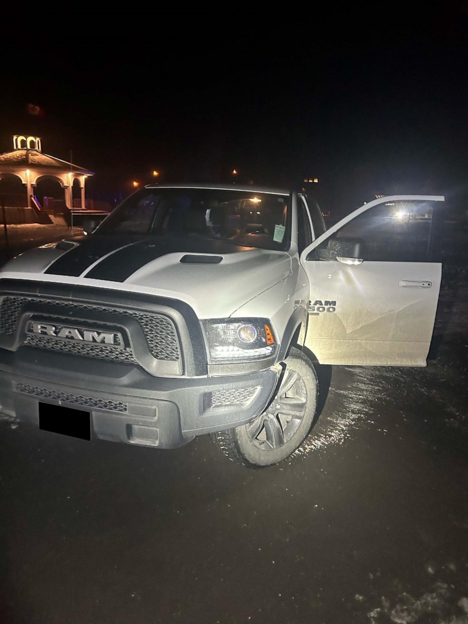 banff-rcmp-suspects-truck