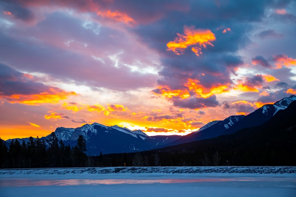 The last spectacular sunrise in 2023 over Grassi Lakes Trailhead on Sunday (Dec. 31) reflects in the icy Rundle Forebay Reservoir.  JUNGMIN HAM RMO PHOTO 