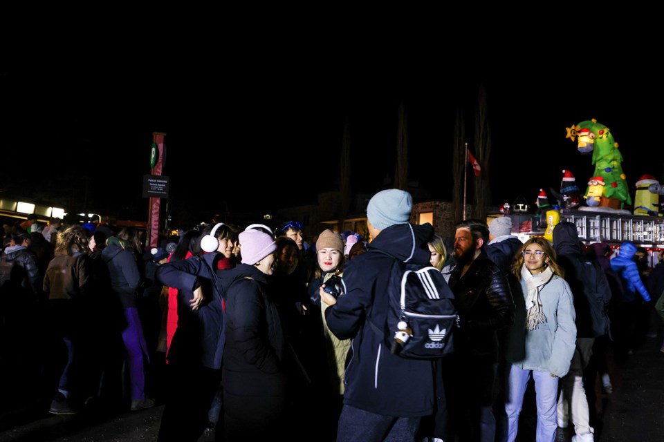 Hundreds of people enjoy the New Year's Eve celebrations at Central Park in Banff on Monday (Jan. 1). JUNGMIN HAM RMO PHOTO