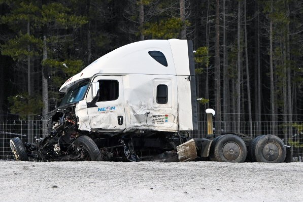 A semi-truck that was involved in a multi-vehicle collision on the east bound lane near Lake Louise on Tuesday (Jan. 30). MATTHEW THOMPSON RMO PHOTO