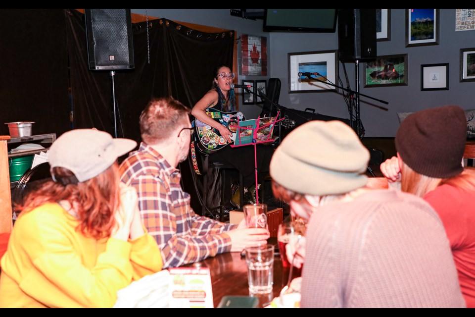 Tavern 1883 hosted Jam Night, the Thursday open mic, with Garry Gonis on Thursday (Feb. 15). Jam Night runs the third Thursday of every month. JUNGMIN HAM RMO PHOTO