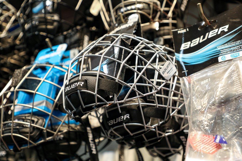 20221206-hockey-face-cage-jh-0005