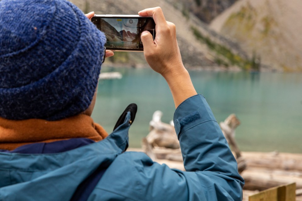 20190914 Moraine Lake Overcrowding 0009