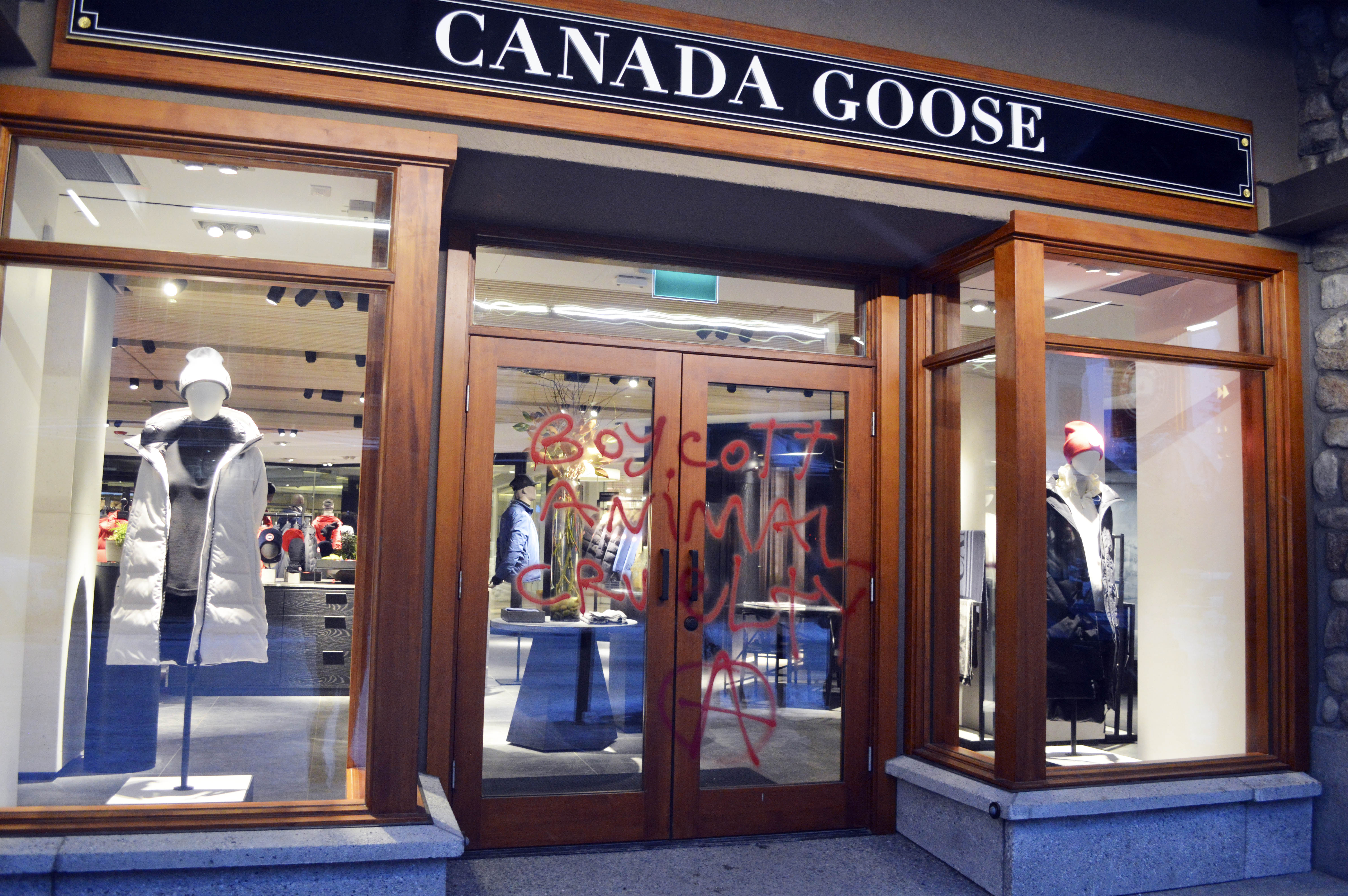 Канада стор. Goose shop.