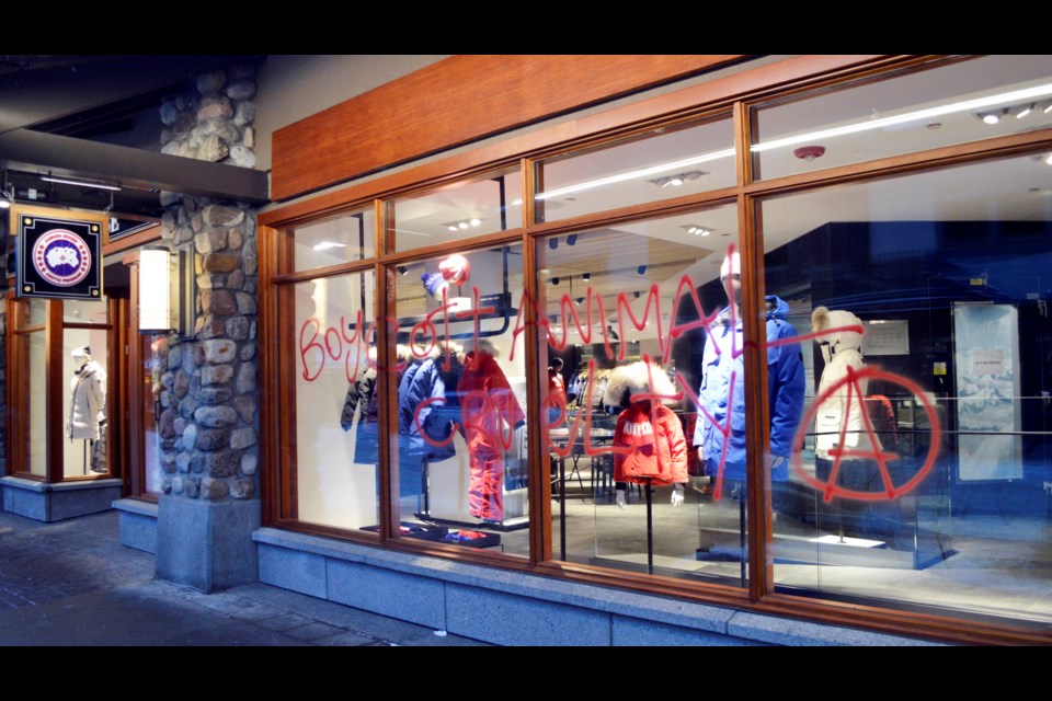 canada goose 1455 mountain ave banff Religioase