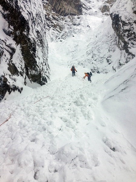 Parks Canada rescuers search avalanche debris on Polar Circus in 2015. PARKS CANADA FILE PHOTO