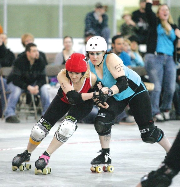 Lady Macs’ jammer AnNa Molly (L) battles with Diesel Duchess of the Bavarian Barbarians during Saturday night’s (April 27) roller derby bout at the Canmore Rec Centre.