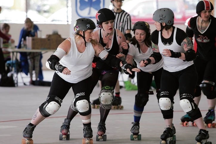 Lady Macs jammer Tonks prepares for the squeeze by a trio of The Bonnie Situation’s skaters.
