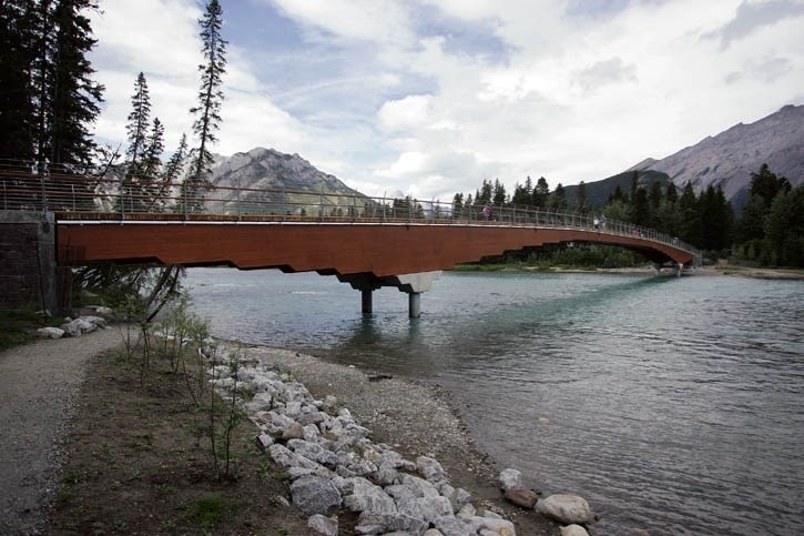 Late-night noise and drunken parties on Banff’s pedestrian bridge have prompted some local residents to lobby politicians to turn off or dim the bridge lights late at night.