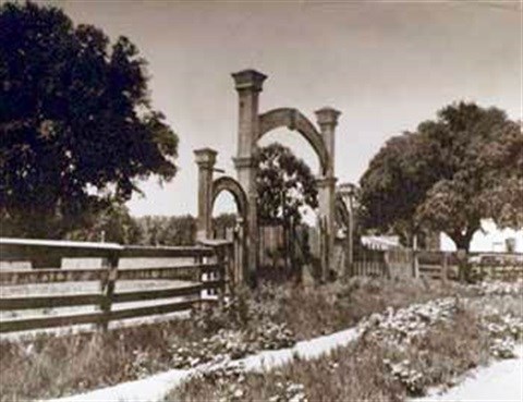 original-menlo-park-gate-city-of-menlo-park