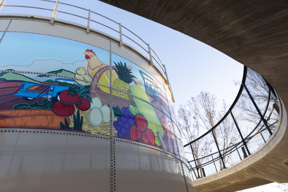 Local teens’ art celebrates East Palo Alto culture, history in new mural