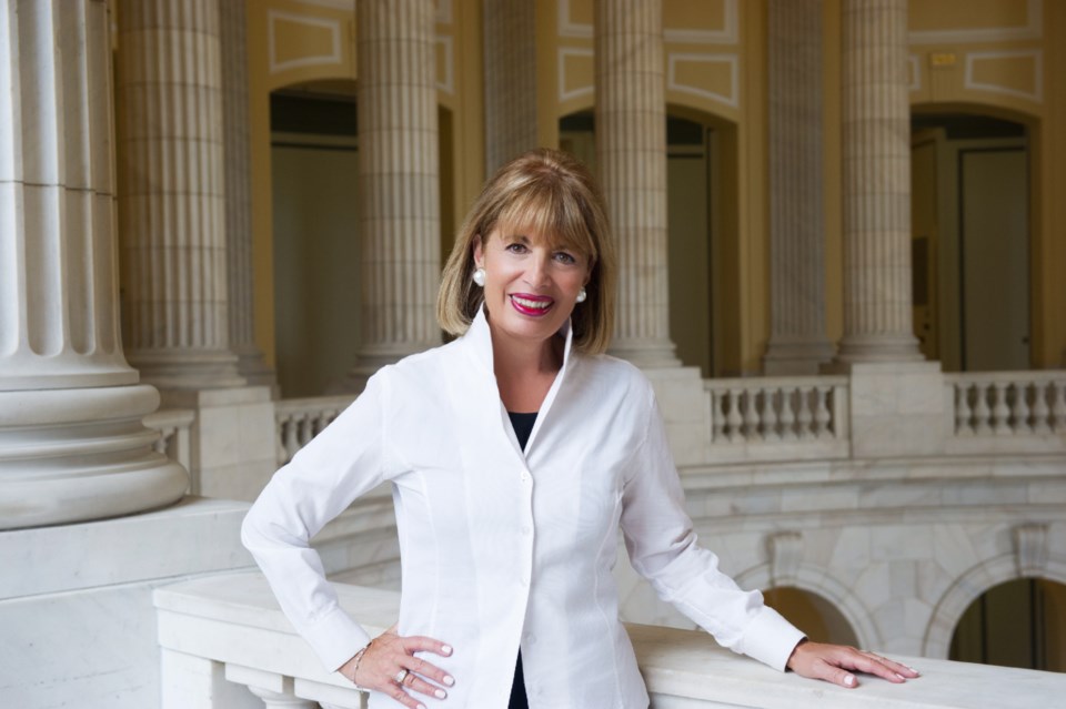 1c1c9922eaa943b74d872783851d316bspeier-white-jacket-photo