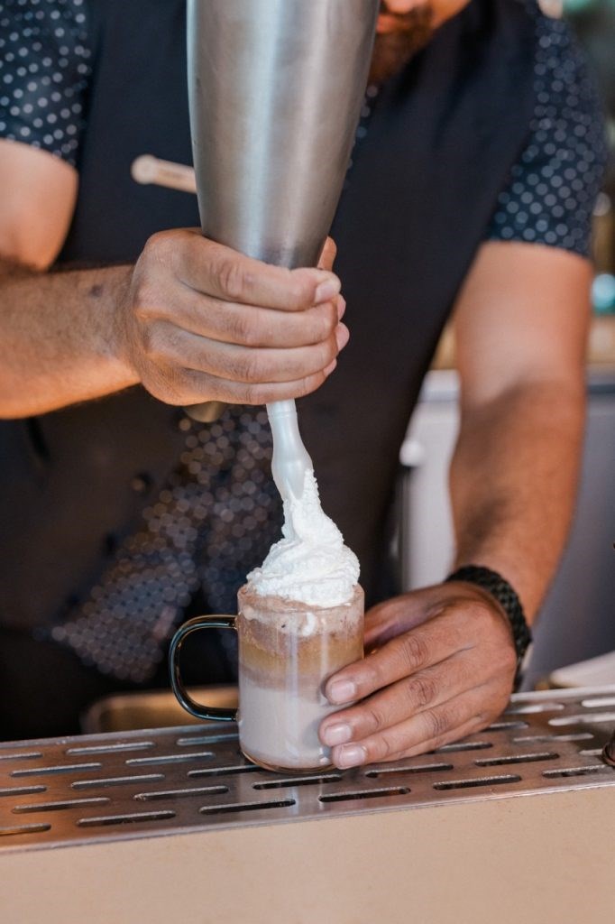 apres-village-hot-chocolate-2-682x1024