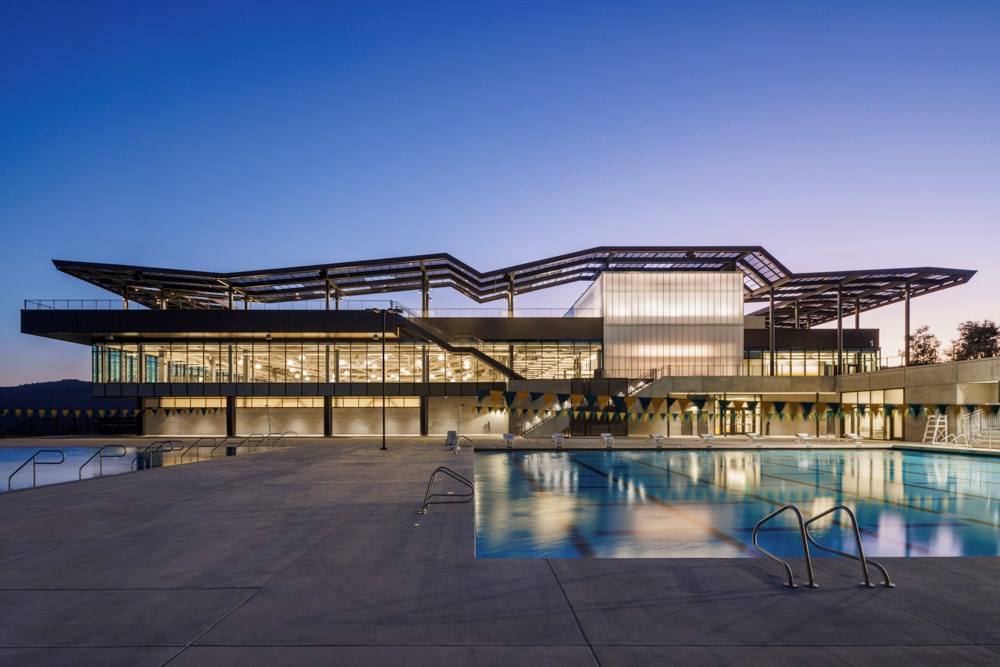 Start the new year with the Peninsula’s best personal growth deal: Free college classes and a deeply discounted gym membership
