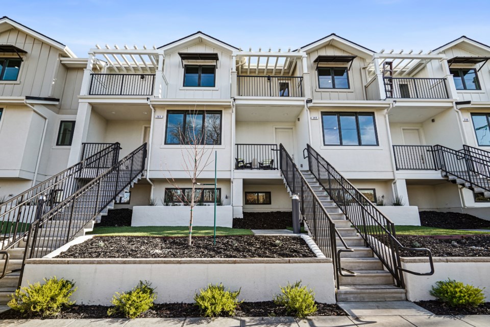 A new townhouse development, Vera Townhomes, has been unveiled by Joyce and Tatum Real Estate, located just half a mile from downtown Redwood City, Sequoia High School, and the Sequoia Station shopping center.