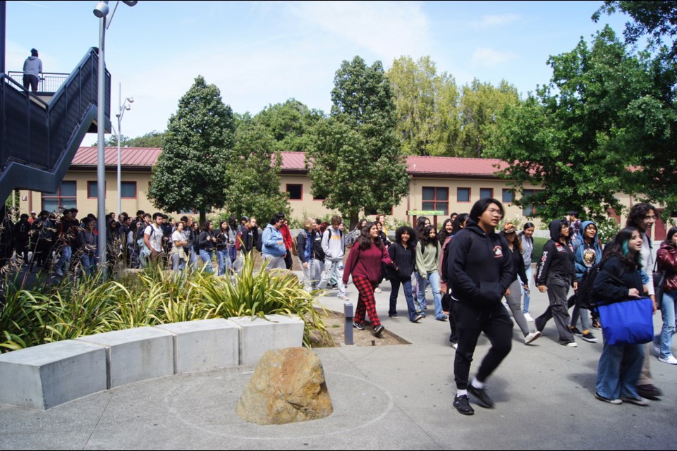 Menlo-Atherton High School students marched throughout campus to protest the police incident on April 28, 2023, which many viewed as an example of police violence specifically toward BIPOC individuals. Courtesy Daniel Lanier.