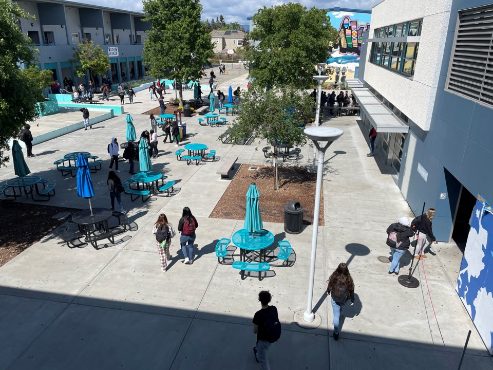 seq_eastpaloaltoacademy_5may2023_01_web