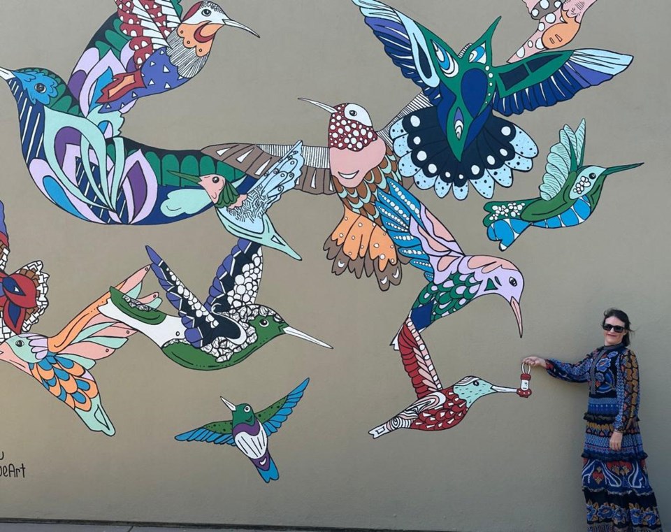 street-artist-kelsey-montague-poses-with-her-finished-mural-for-palo-alto-skin-clinic-skinspirit-on-sept-14-2023-photo-by-suman-mudamula