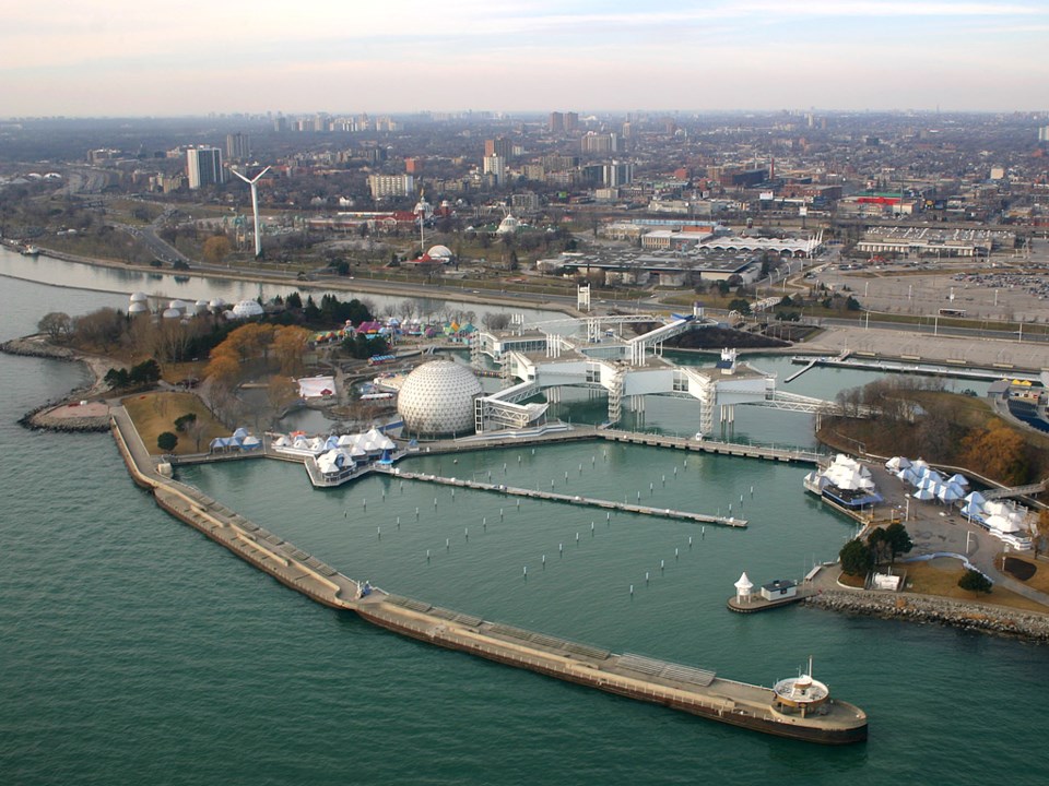 wikiontarioplace_toronto_id2