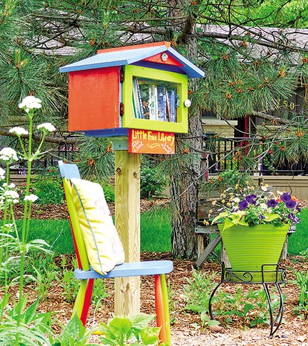 The "Little Free Library" is a miniature lending library that comes with the motto "Take a book, Leave a book." The Cathcart Boulevard family that created it have even thoughtfully provided a reading chair.