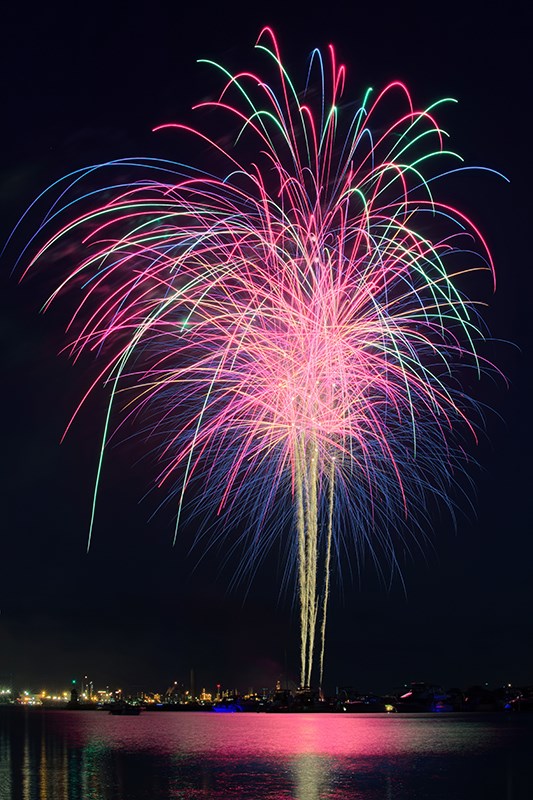 2016-07-01 Canada Day Fireworks &#8211; Sarnia &#8211; 2016-156328 &#8211; FINAL