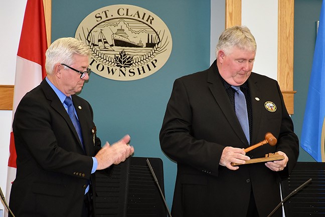 CAO John Rodey presents Mayor Agar with his gavel. (Bill Moran photo)