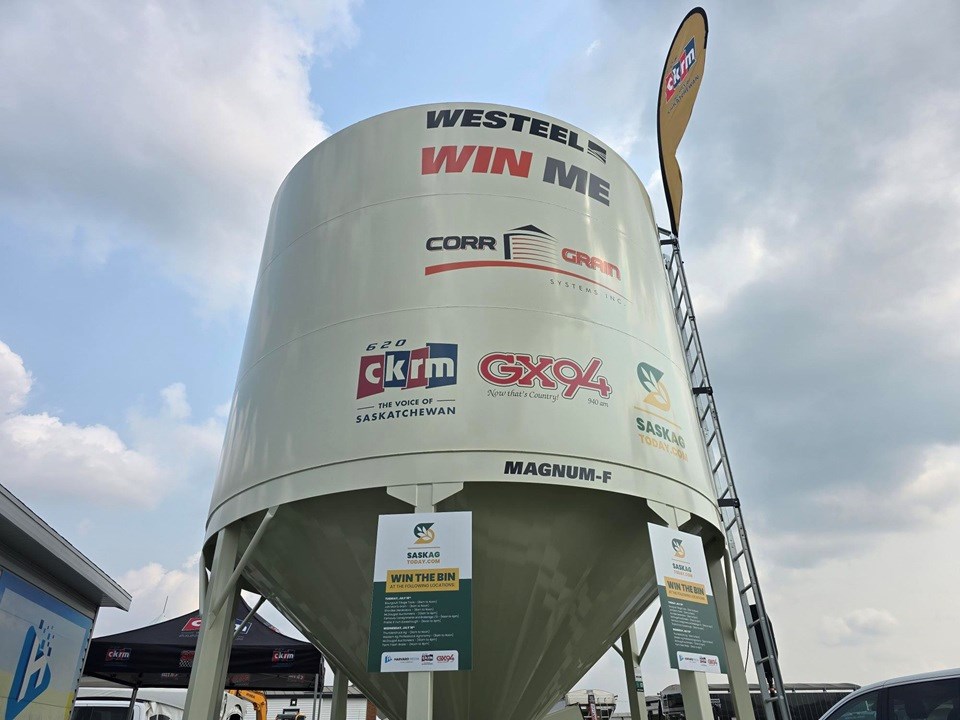 corr-grain-fertilizer-bin-1