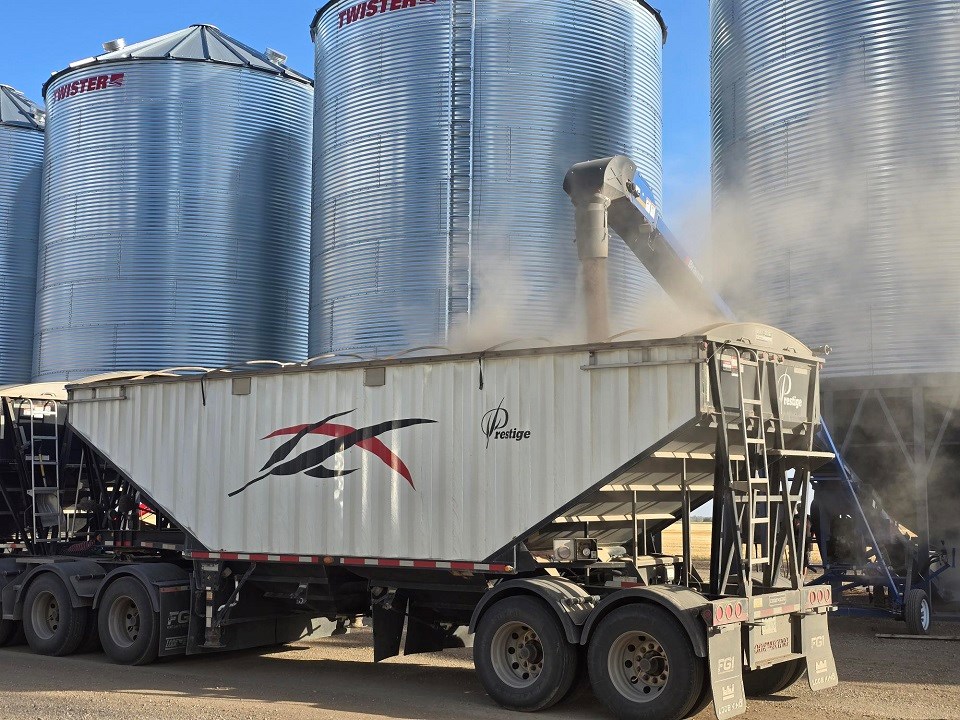 semi-hauling-grain