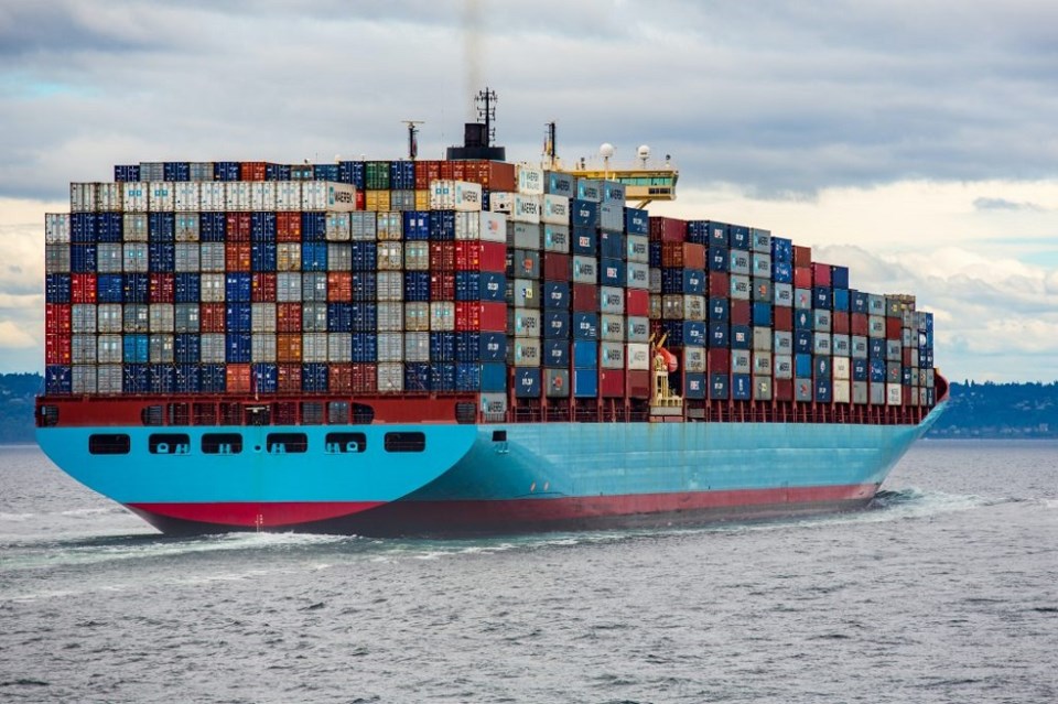 blue and red cargo ship on sea during daytime (resize)