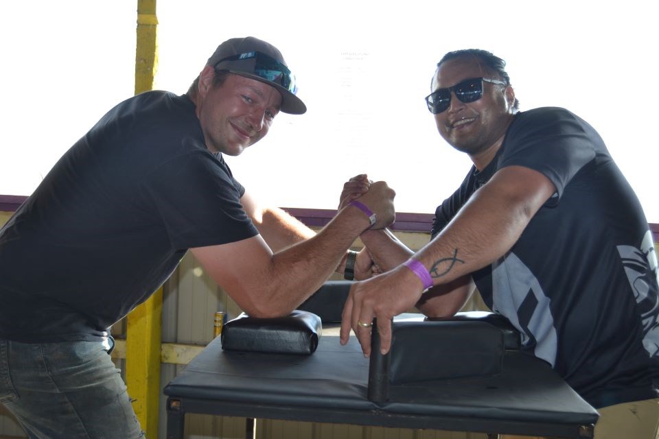 arm-wrestling