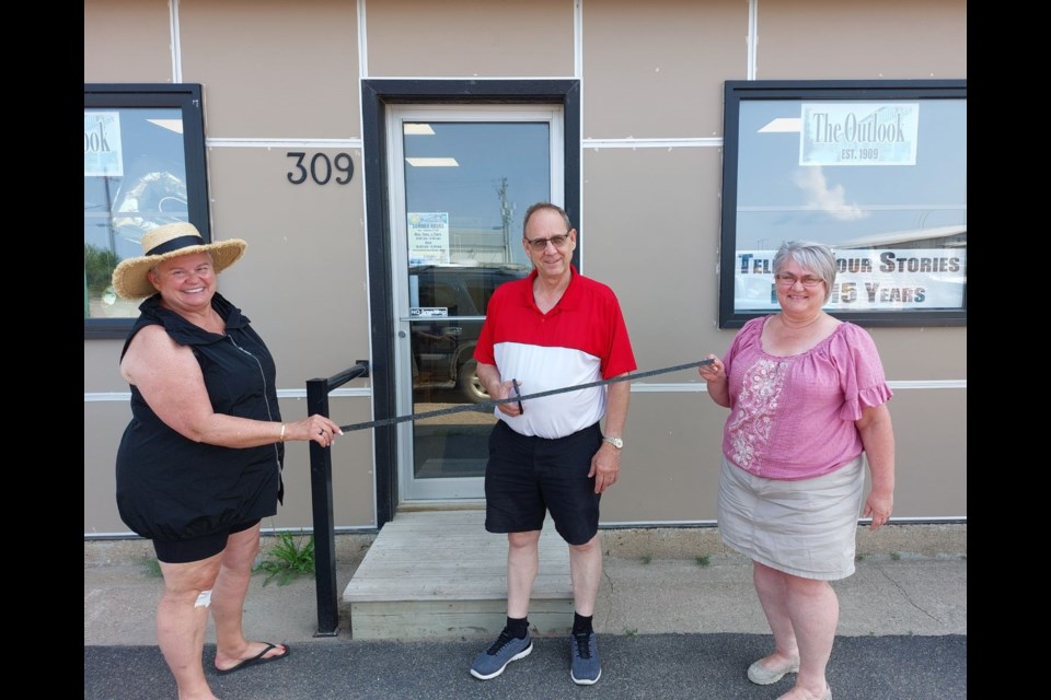 Outlook mayor Maureen Weiterman was on hand to congratulate Delwyn and Shelley Luedtke at The Outlook's new location. Photo by Derek Ruttle.