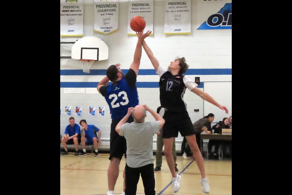 It was a back-and-forth contest right from the tipoff. Photo by Derek Ruttle.
