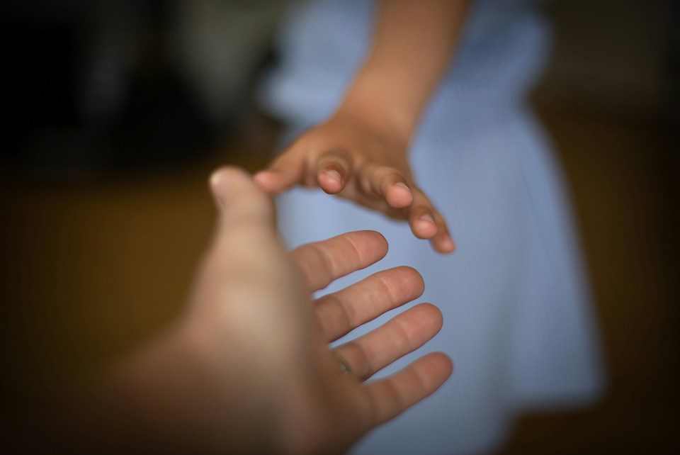 hand-2-unsplash