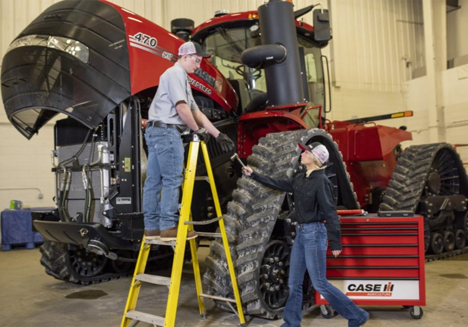 38-CaseIH-teenage-top-tech-screencap