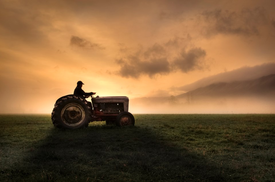 gettyimages-farmertractor