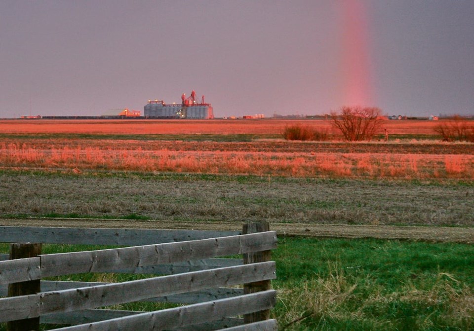 08-5-col-mjr050707sunset_rainbow