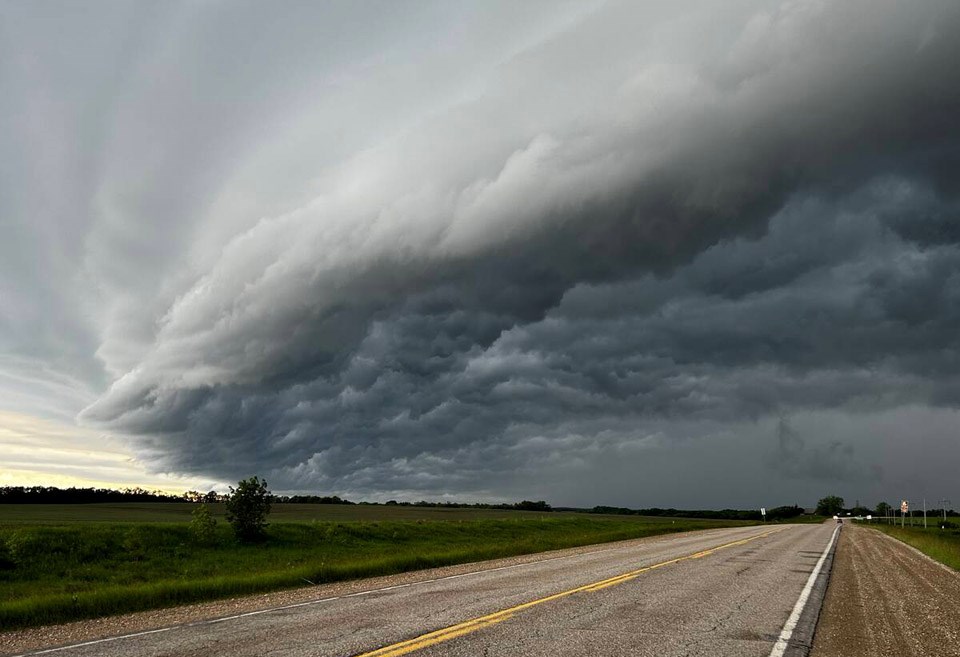 149709_web1_thunderstorm-near-miami-june-22-as-3