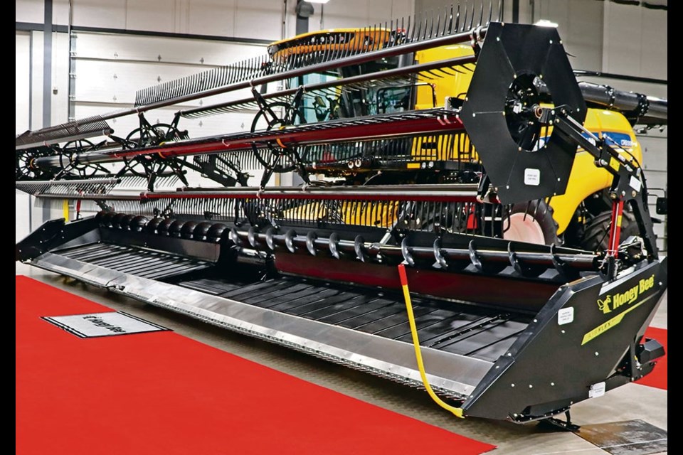 Honey Bee unveiled its Airflex NXT flex header at Canada’s Farm Show in Regina. The flex header is available up to 60 feet wide, the largest flex table on the market. 