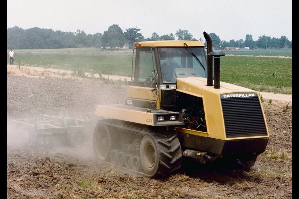 The belted Challenger was the result of Caterpillar engineers’ efforts to find a use for a removable tire tread created for very large mine truck tires. 